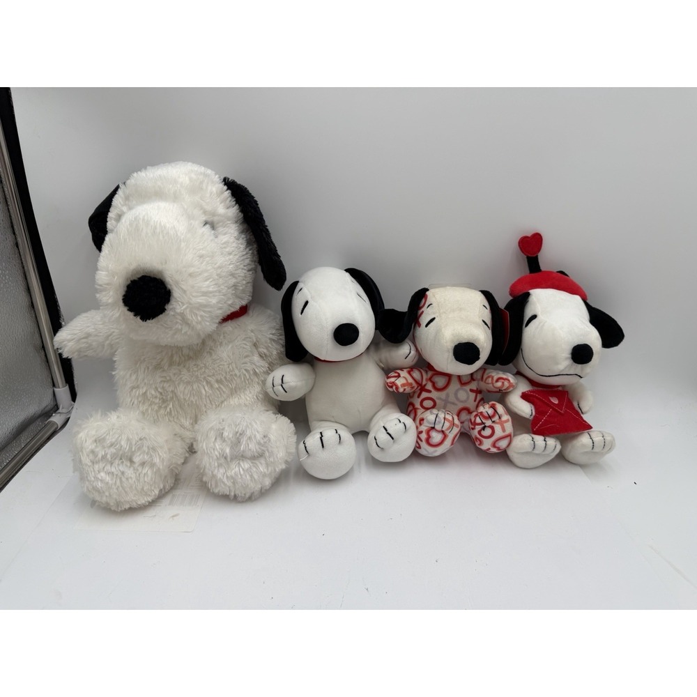 Peanuts Snoopy Plush Lot of 4 Hallmark Valentine Cedar Fair 2023 Tagged